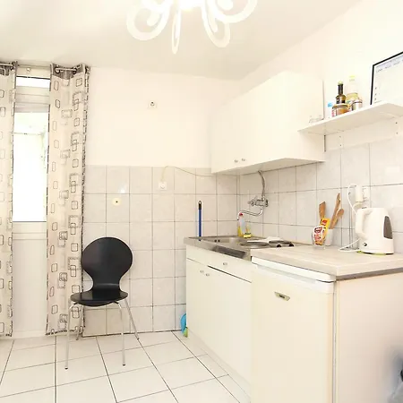 13659a Apartment *