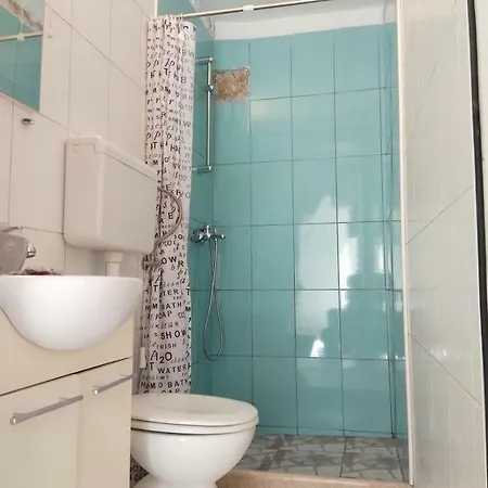 13659a Apartment *